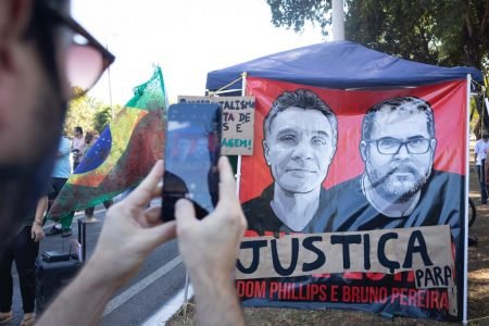 Manifestação pede justiça para mortes de Dom Phillips e Bruno Pereira. Caso Bruno e Dom - Metrópoles
