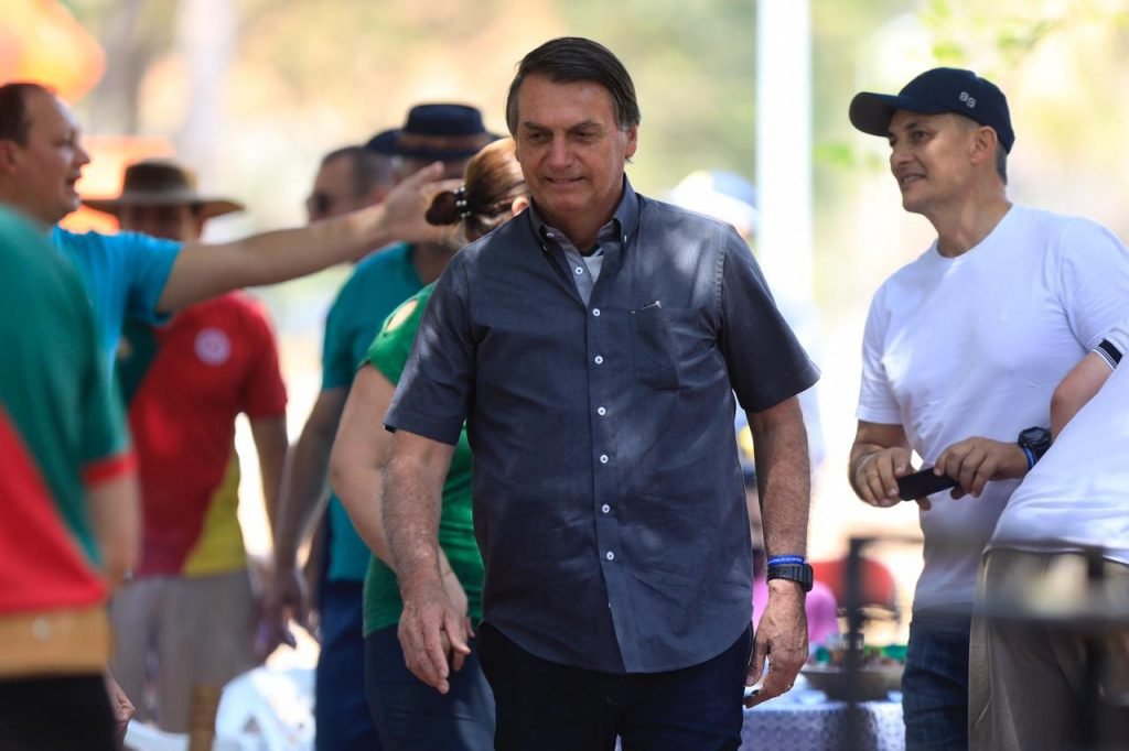 Bolsonaro come churrasco em dia homenagem gauchosco em dia homenagem gauchos