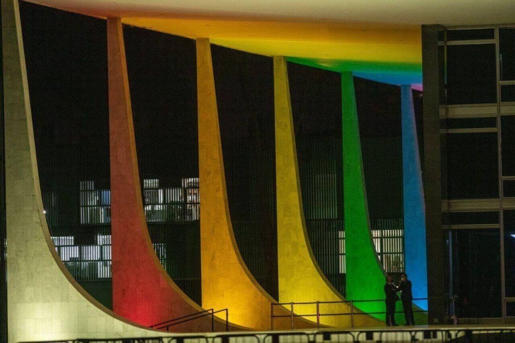 sede stf luzes arco-iris lgbt