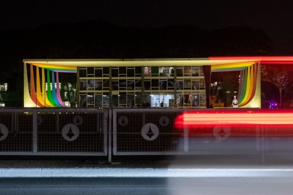 sede stf luzes arco-iris lgbt