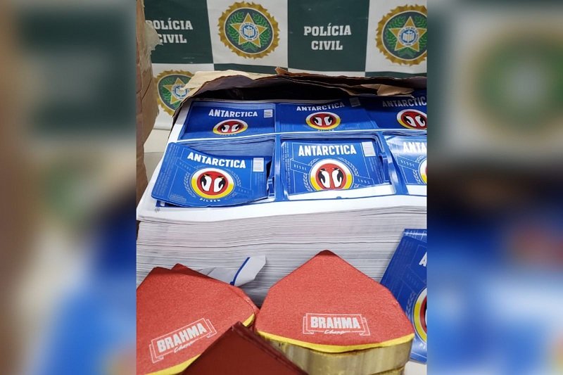 Polícia prende grupo que falsificava cervejas para bailes funks no RJ 2