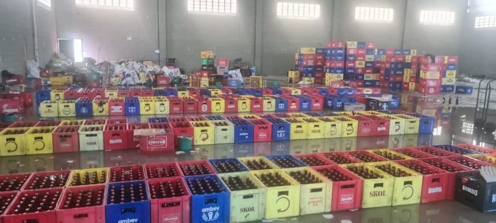 Polícia prende grupo que falsificava cervejas para bailes funks no RJ 2