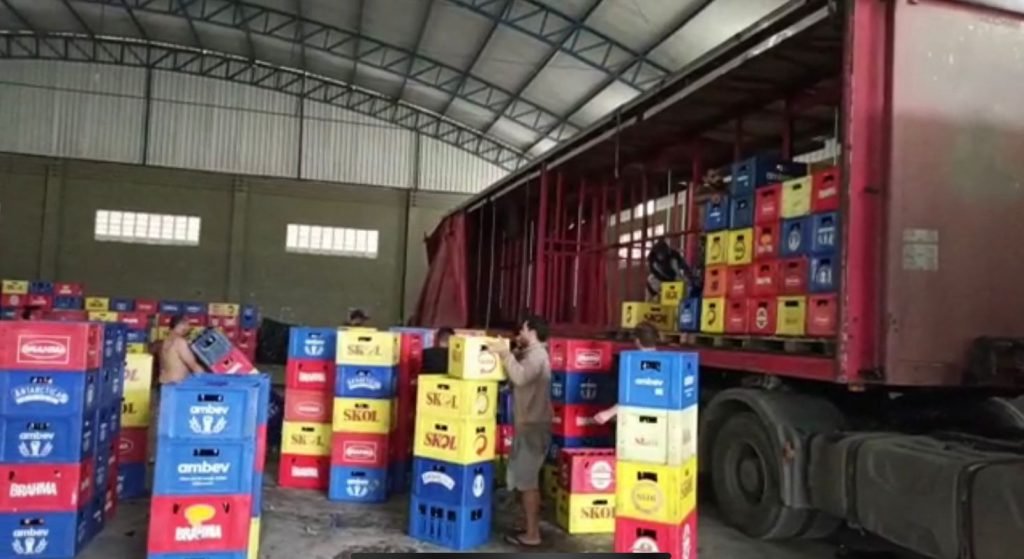 Polícia prende grupo que falsificava cervejas para bailes funks no RJ 2