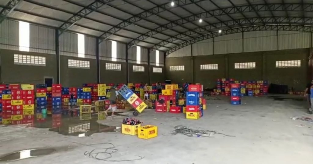 Polícia prende grupo que falsificava cervejas para bailes funks no RJ 2