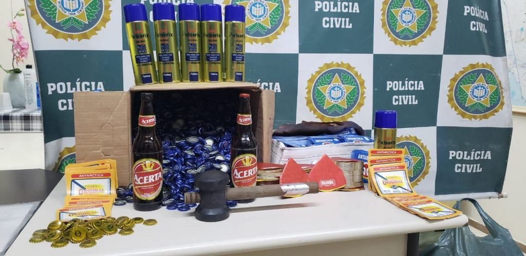 Polícia prende grupo que falsificava cervejas para bailes funks no RJ 2