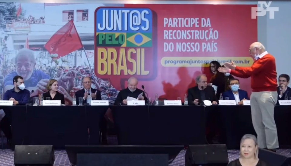 Suplicy interrompe evento do PT