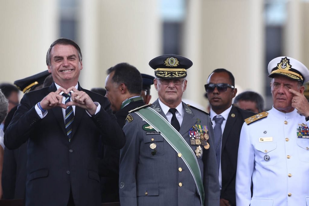 Presidente Jair Bolsonaro durante enentos com militares brasileiro