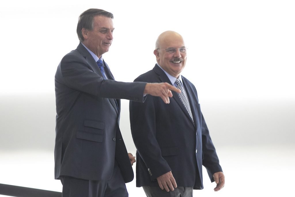 presidente jair bolsonaro conversa com ex ministro da educação Milton Ribeiro