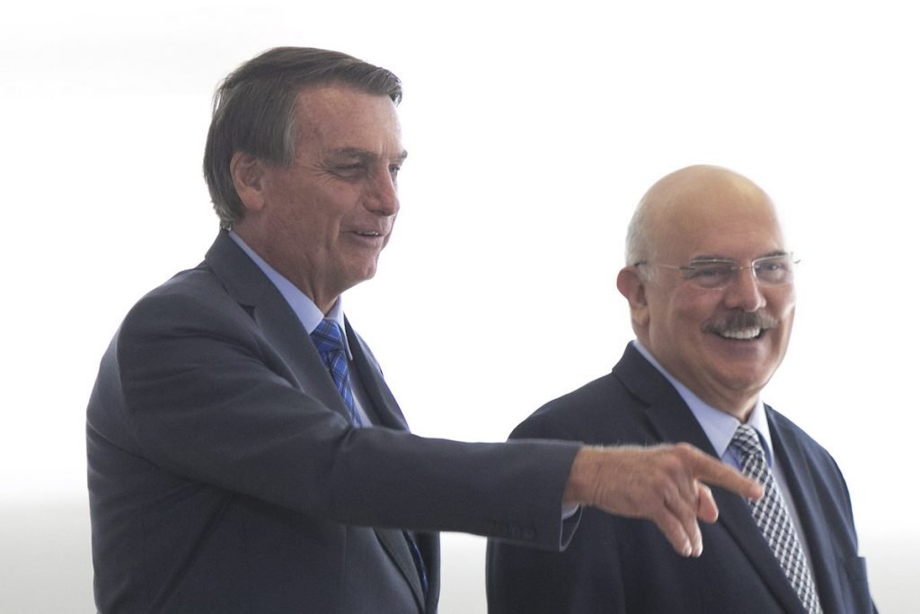 presidente jair bolsonaro conversa com ex ministro da educação Milton Ribeiro