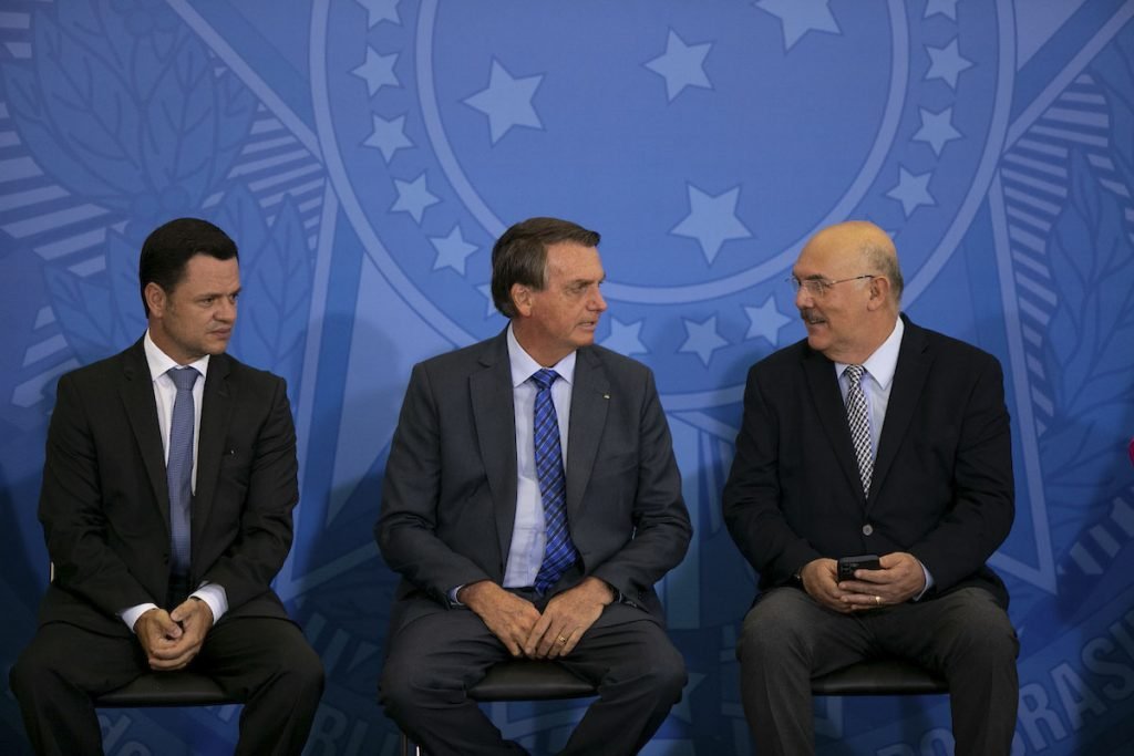 presidente jair bolsonaro conversa com ex ministro da educação Milton Ribeiro