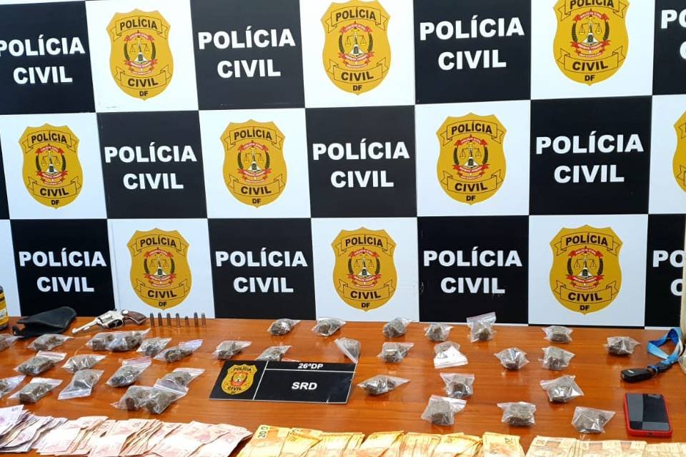 Drogas, dinheiro e bens apreendidos - Metrópoles