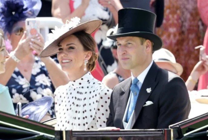 Príncipe William ao lado da esposa Katy- Metrópoles
