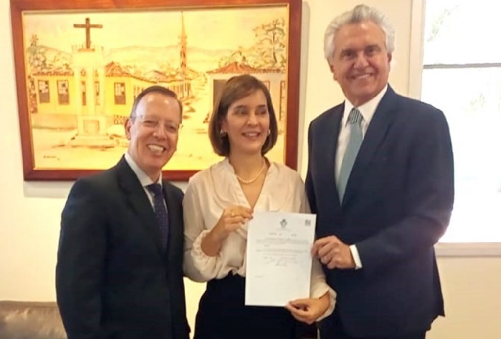 Esposa do presidente do TJGO, Carlos França, Ana Cristina Ribeiro Peternella França é escolhida desembargadora do órgão por Caiado, em Goiás