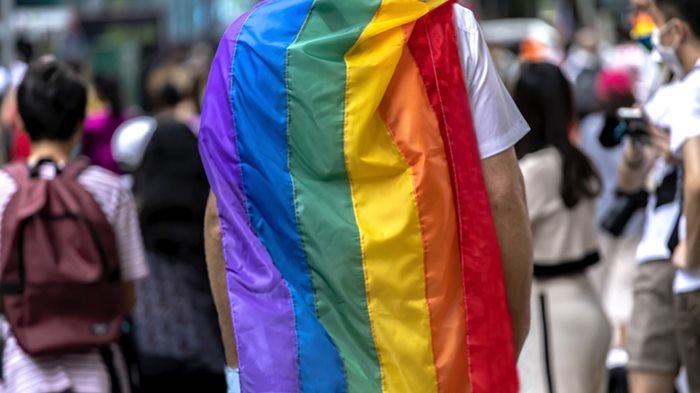 fotografia da bandeira do orgulho LGBTQIAPN+