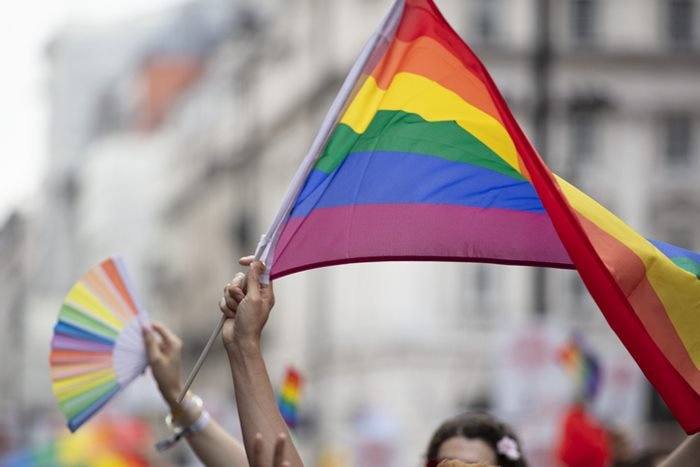 fotografia da bandeira do orgulho LGBTQIAPN+