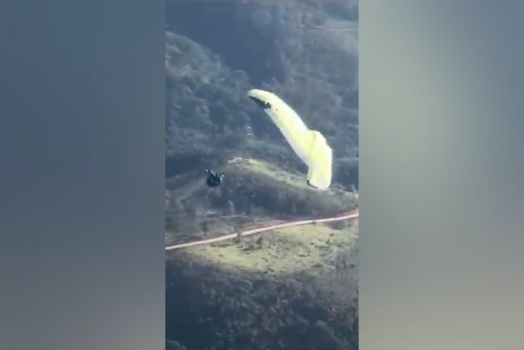 VÍDEO: Saltador de parapente escapa segundos antes de impacto com