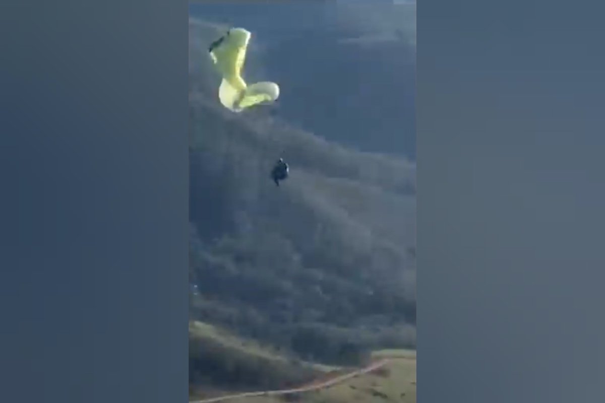 VÍDEO: Saltador de parapente escapa segundos antes de impacto com
