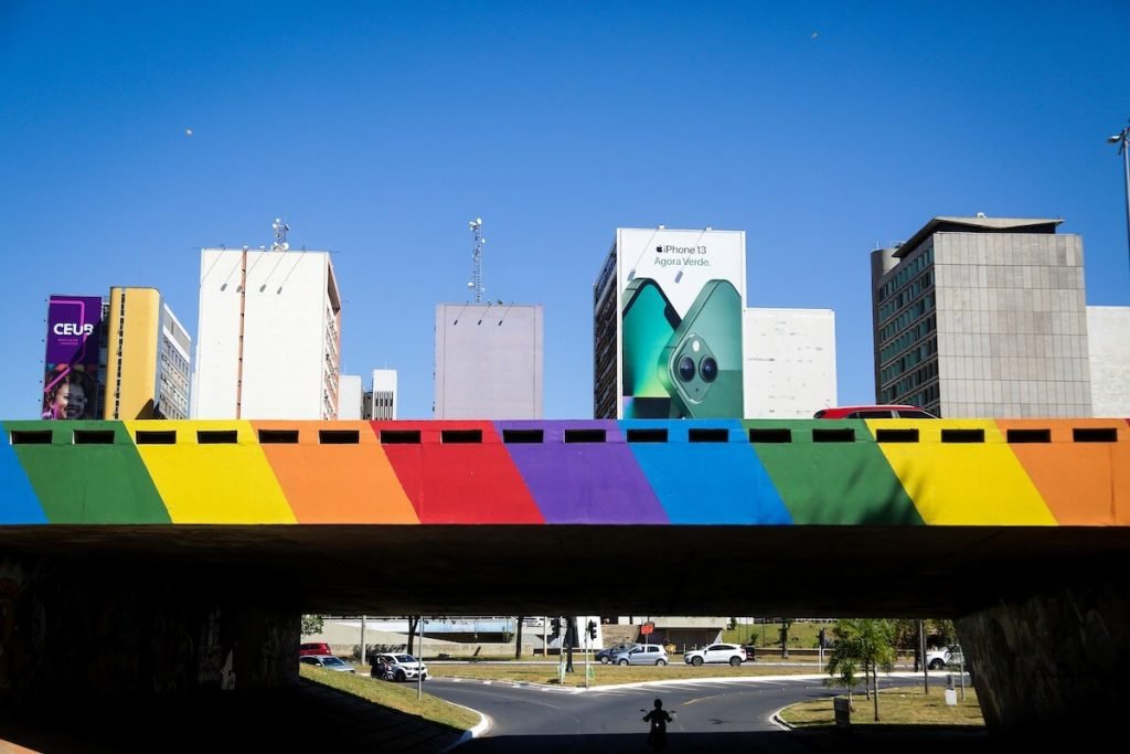 Fachada colorida LGBT