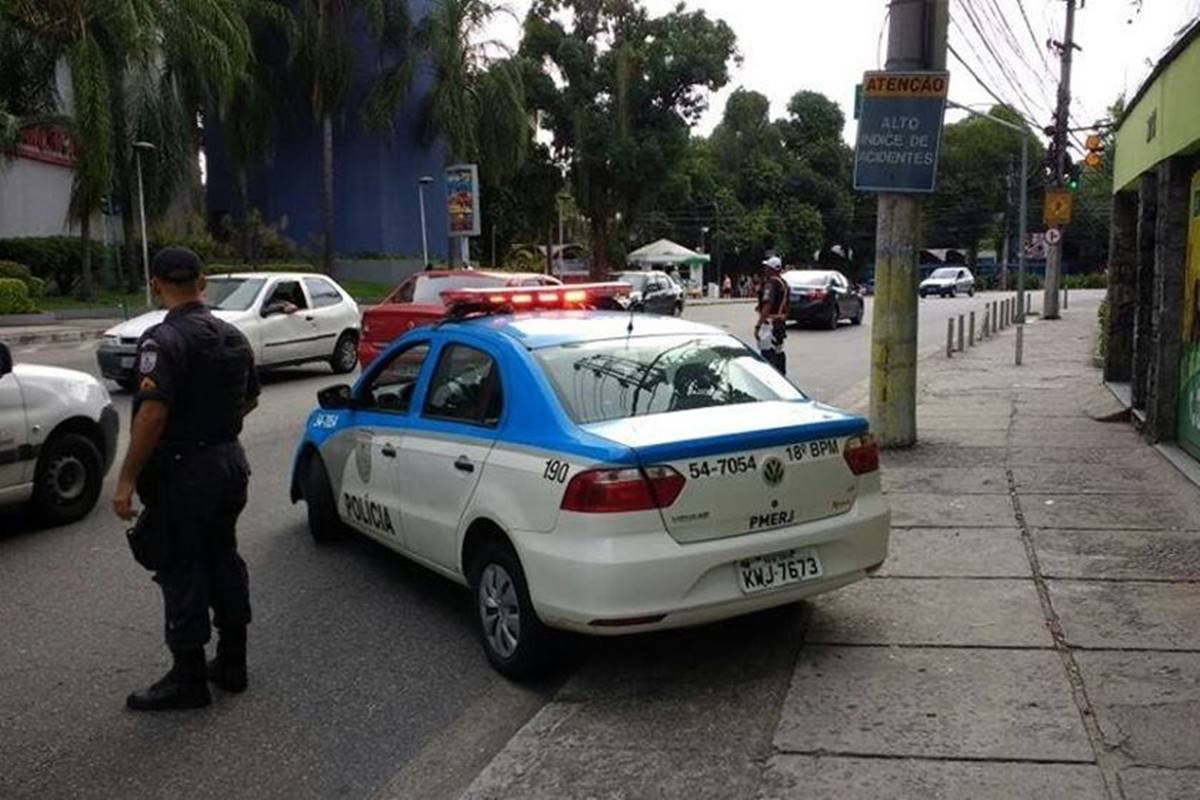 Agentes apreendem carro clonado da polícia em sítio do miliciano Tandera em  Seropédica, Rio de Janeiro