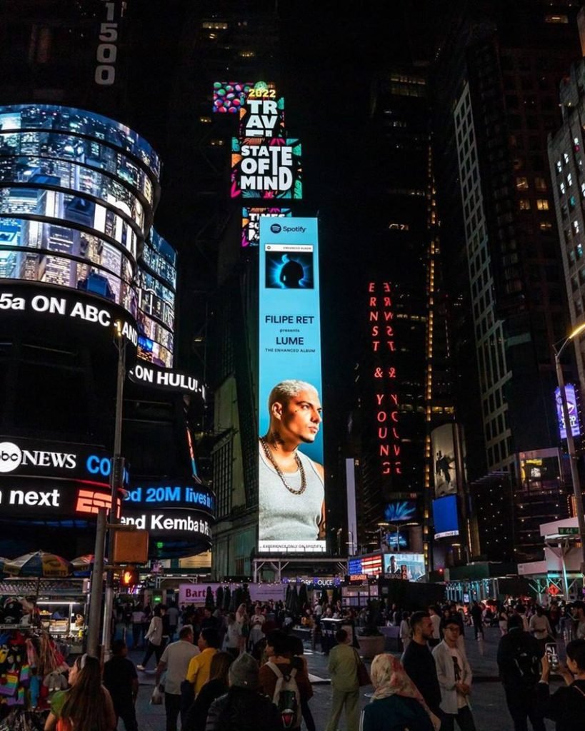 Filipe Ret comemora banner na Times Square e revela cachê: “Tenho fé”