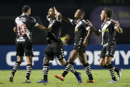 Vasco derrota o Operário por 3 x 0