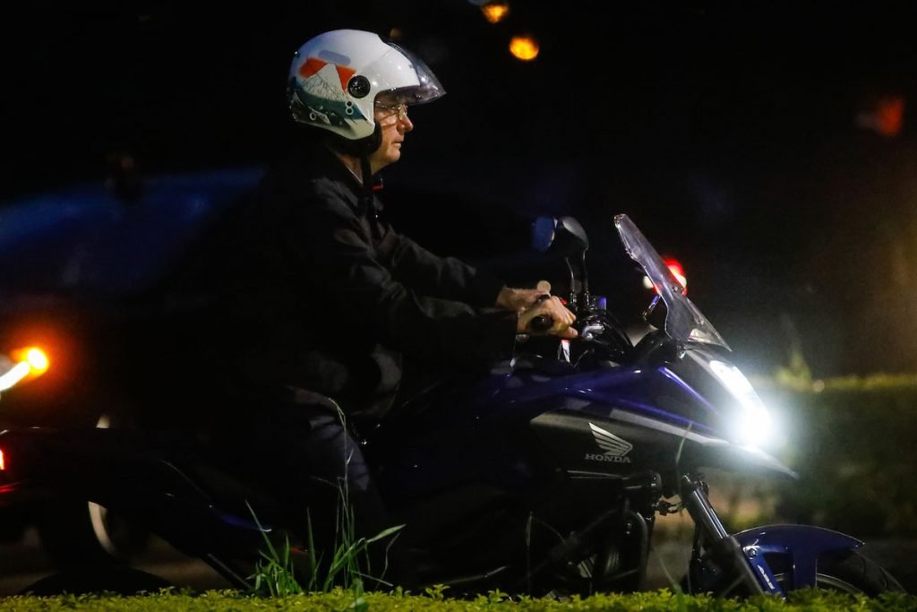 Bolsonaro passeia de moto pelo ALvorada