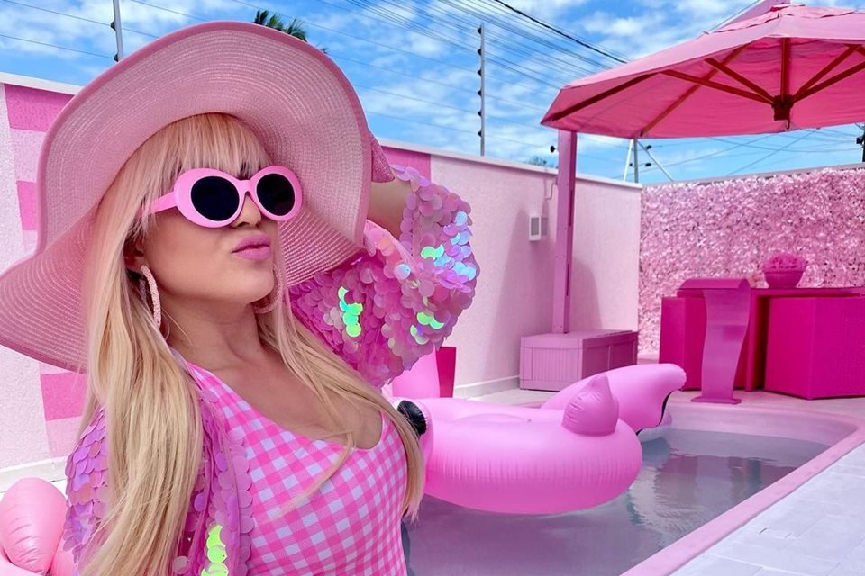 Por dentro da casa cor-de-rosa da “Barbie brasileira”, no Paraná