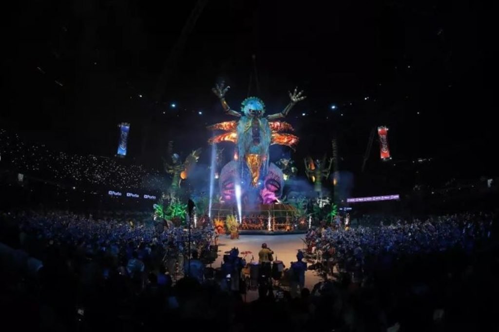 foto da apresentação do boi caprichoso no festival de parintins