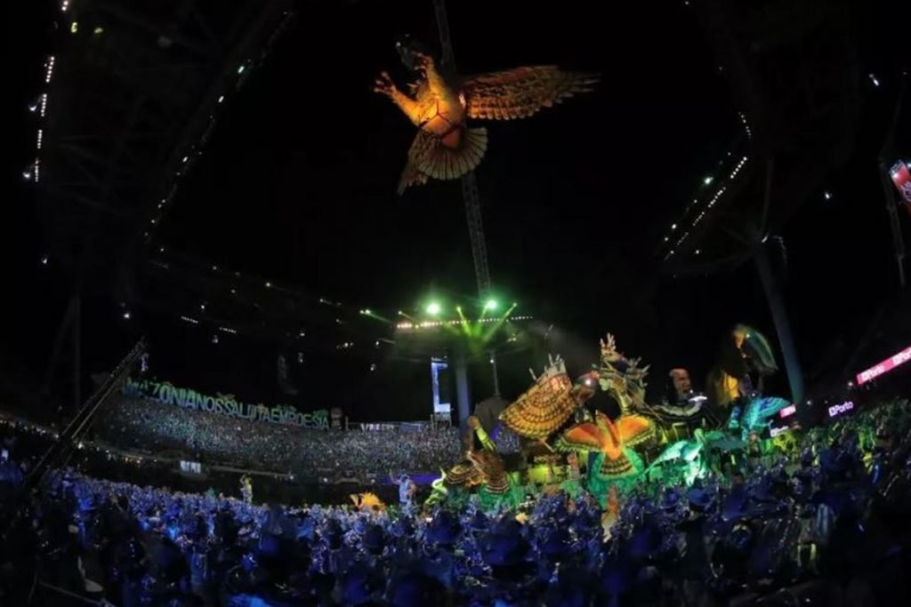 foto da apresentação do boi caprichoso no festival de parintins