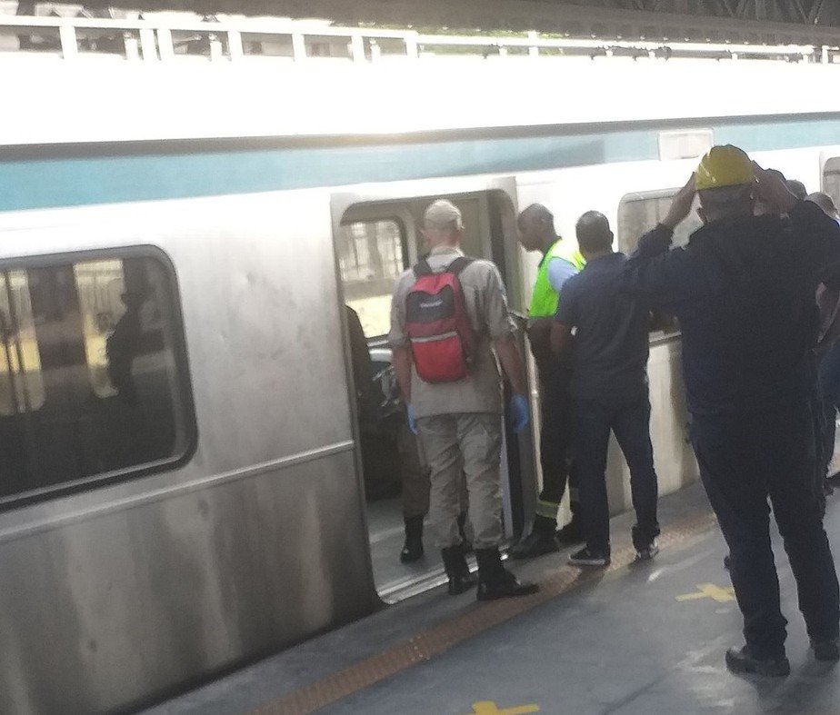 Vídeo Mostra Momento Em Que Garçom é Executado Dentro De Trem No Rio