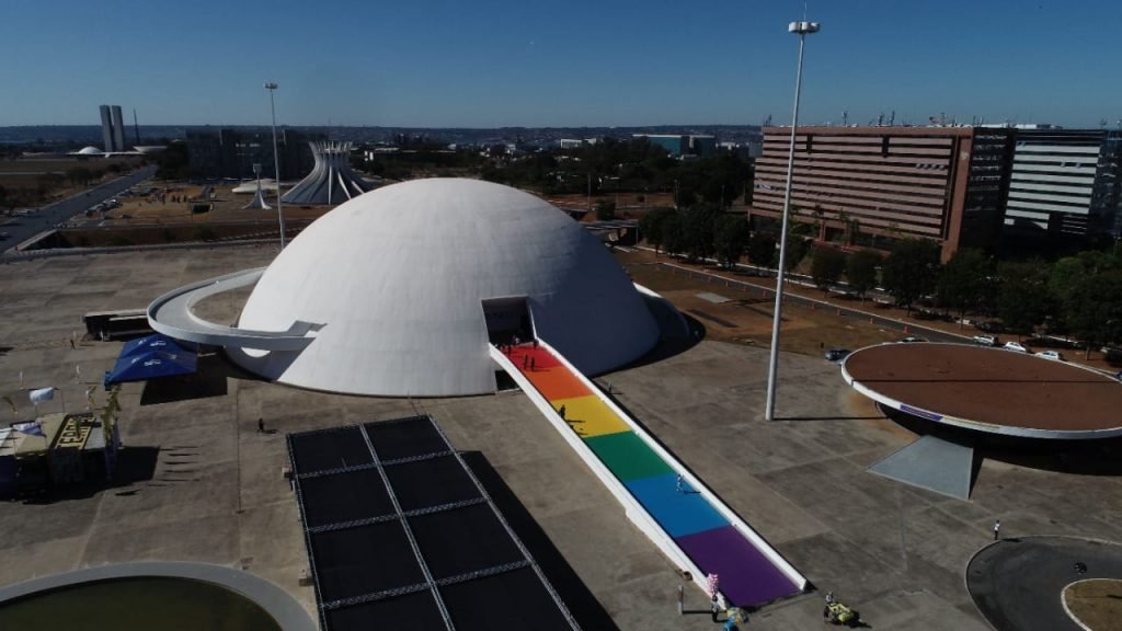 Foto de uma rampa colorida
