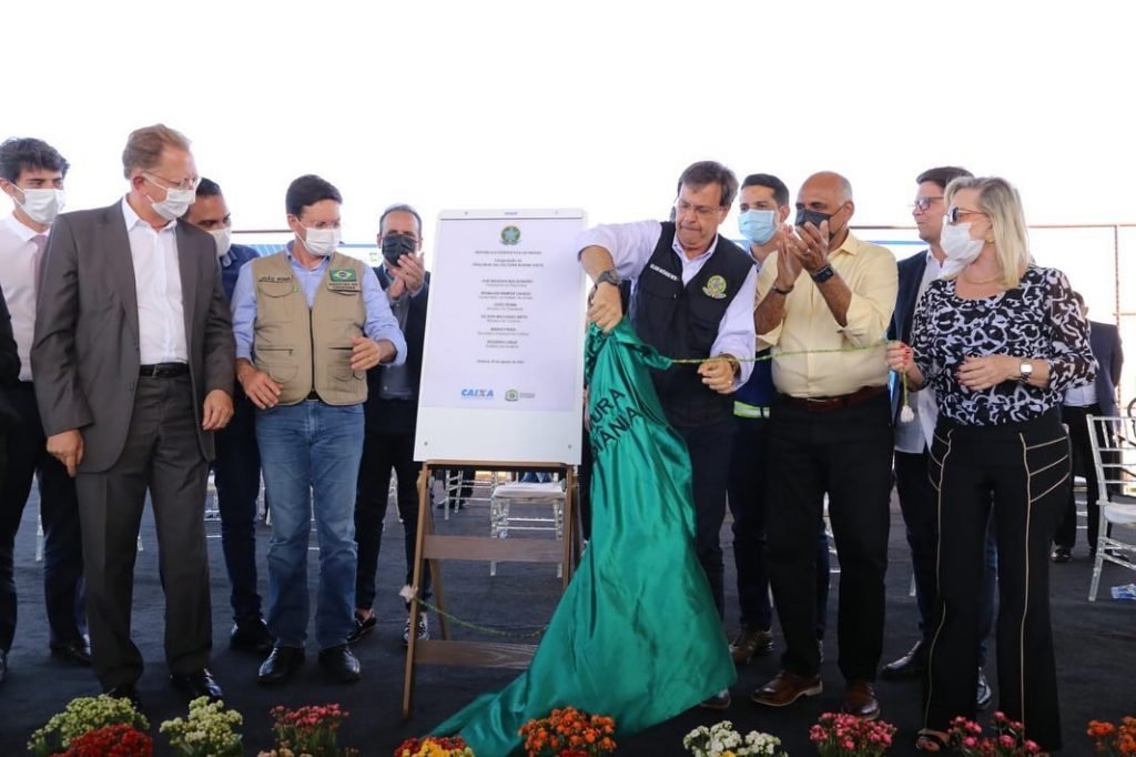 Gilson Machado, João Roma, Mario Frias e André Porciúncula inauguram praça inacabada em Goiânia