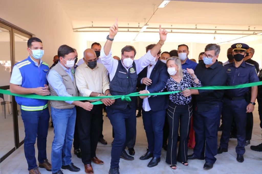 Gilson Machado, João Roma, Mario Frias e André Porciúncula inauguram praça inacabada em Goiânia