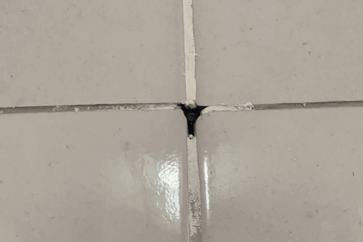 Camara escondida em banheiro