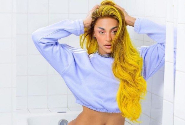 Repórter faz 'alerta' para criticar música de Pabllo Vittar • Marília  Notícia