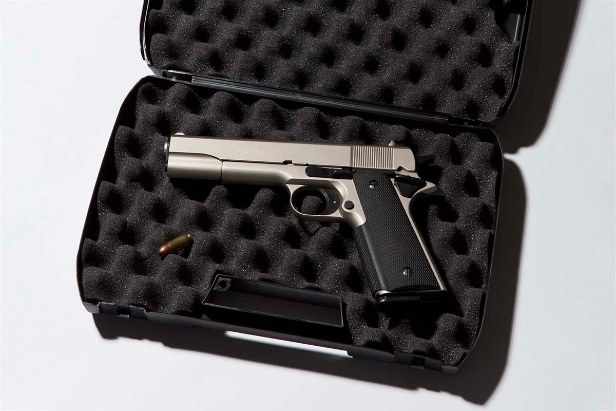 Foto de Pistola De Bolso De Calibre 32 e mais fotos de stock de Arma de  Fogo - Arma de Fogo, Armamento, Bolso - iStock