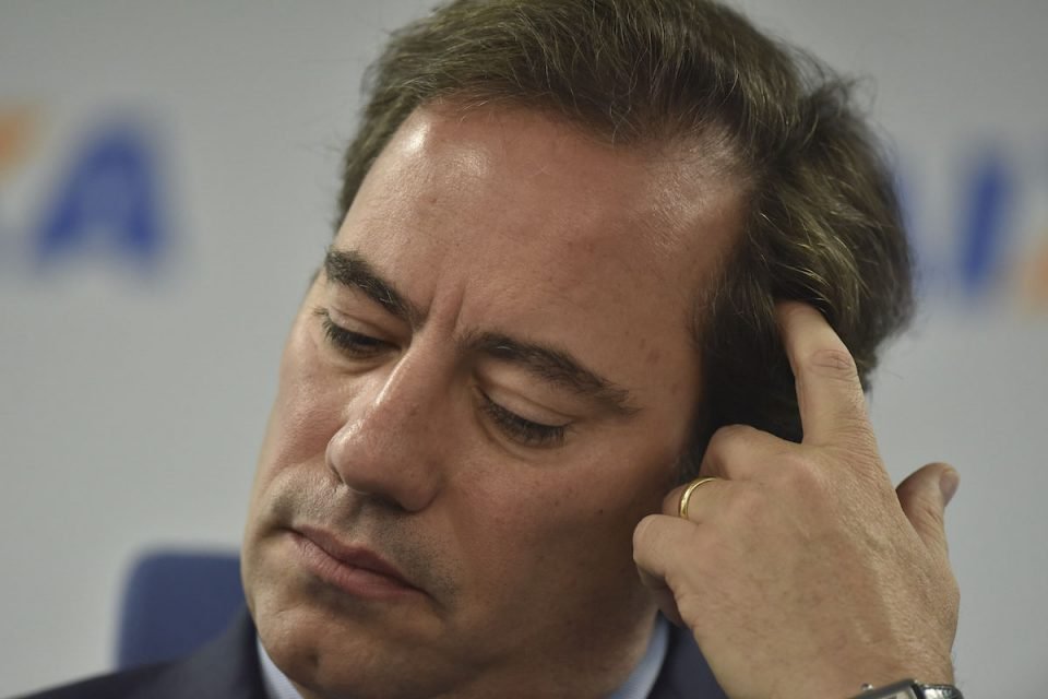Caixa é condenada a indenizar funcionário que Pedro Guimarães obrigou a  comer pimenta | Metrópoles