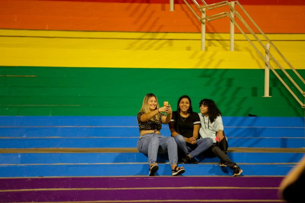 Torre de tv de brasilia tem as cores do Orgulho LGBTQIA+ pintados. No Distrito Federal, pontos turísticos ganharam as cores da bandeira 6