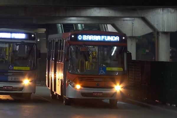 Motoristas de ônibus marcam greve para esta sexta-feira em SP