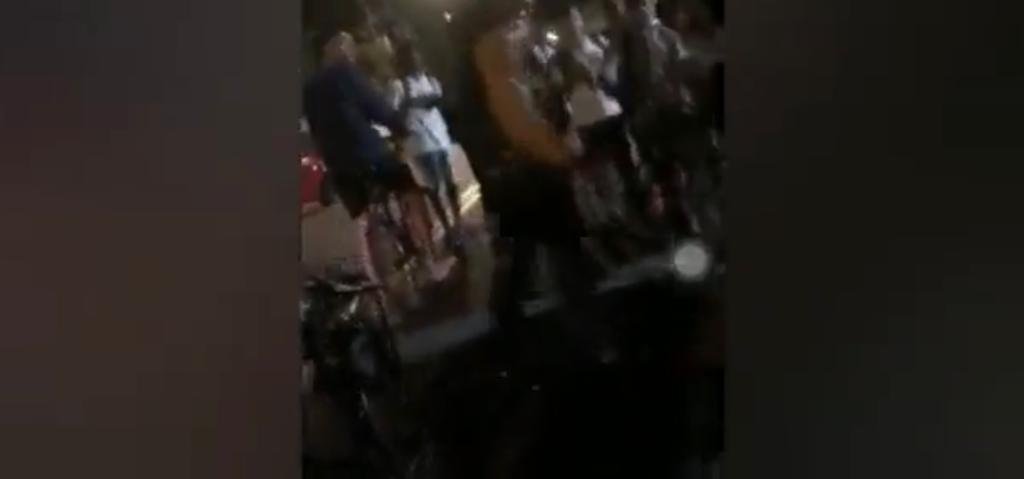 Vice diretor é filmado socando aluno na porta de escola em SP 4