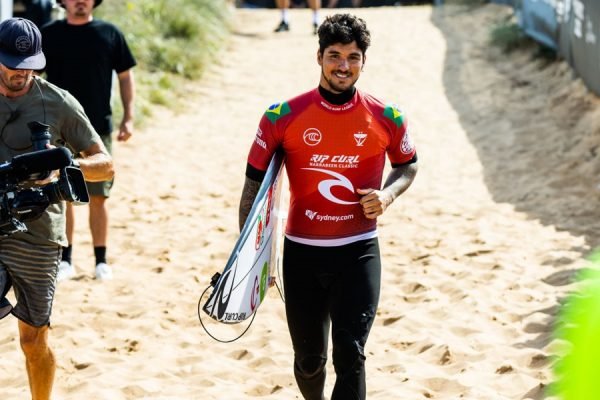 Gabriel Medina vence Filipinho e é tri campeão mundial de surfe