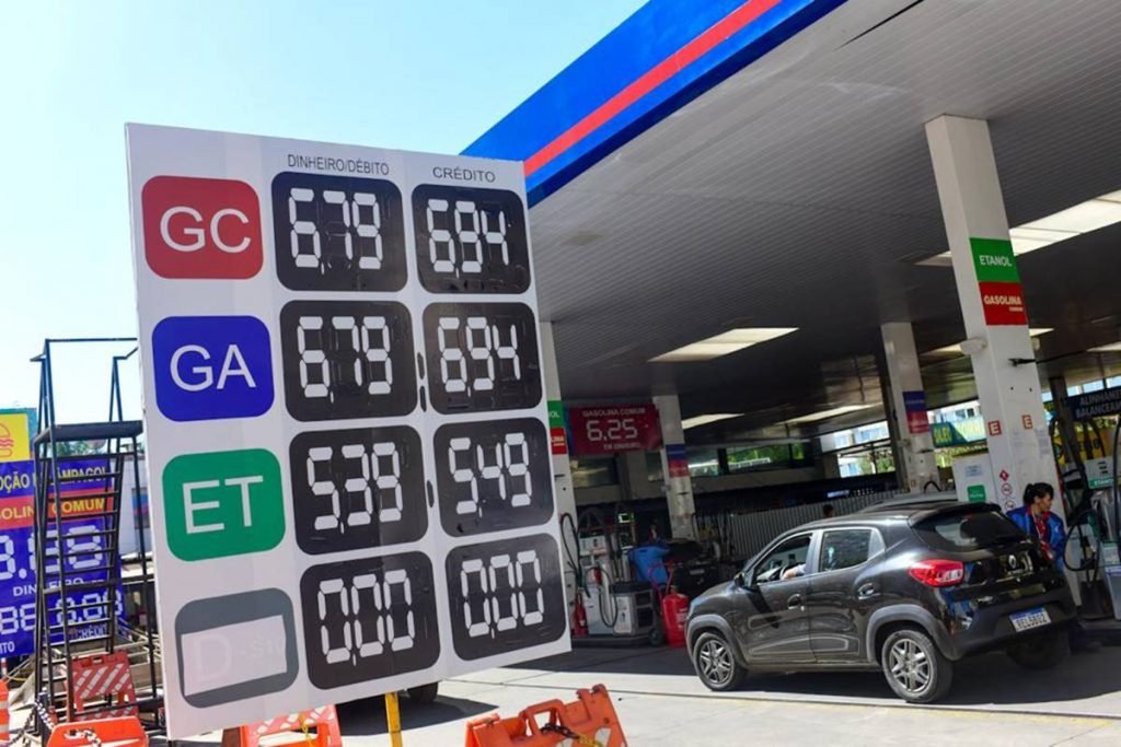 Preço da gasolina baixa e cai a R$ 6,47 no DF. Saiba onde abastecer –  Jornal TaguaCei