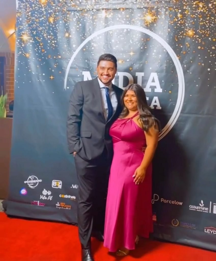 Lucas e a esposa Carol Rubião em evento