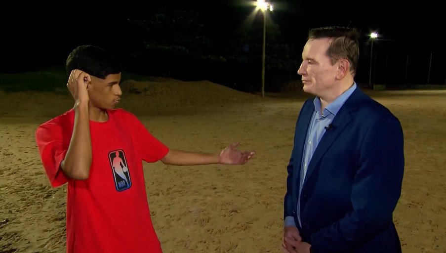 Luva de Pedreiro em entrevista a Roberto Cabrini para o Domingo Espetacular (Reprodução: Record TV)
