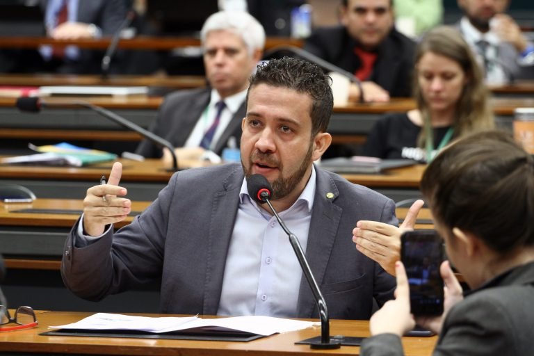 Deputado Guilherme Boulos se reúne com Dama do tráfico ense -  Tribuna do Norte