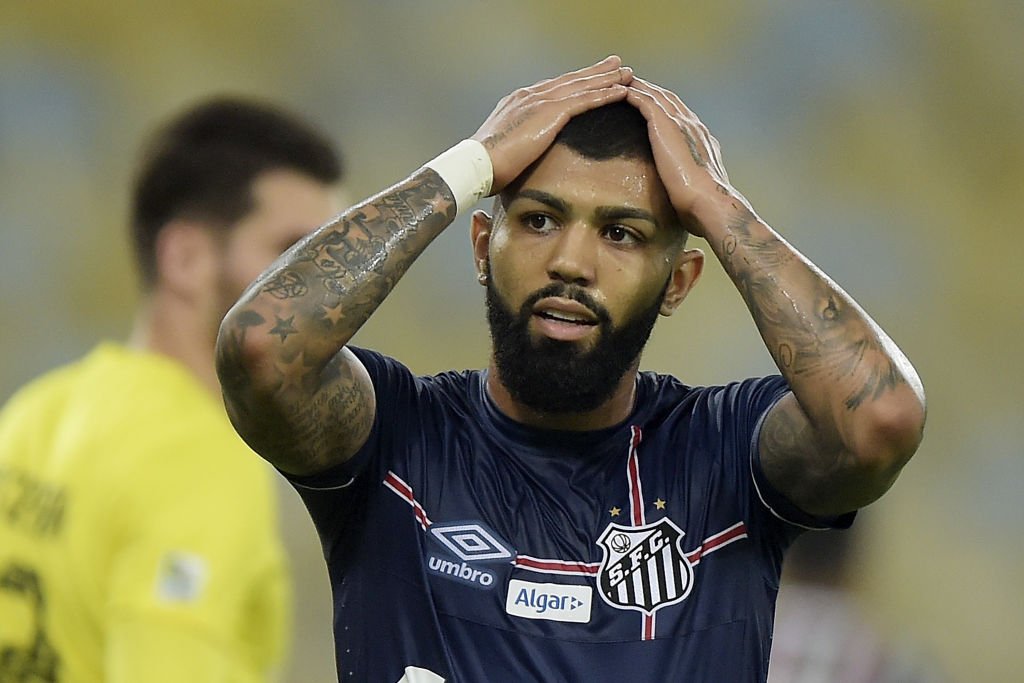 Ídolo em campo, grosseria fora: Gabigol tem histórico de destratar fãs