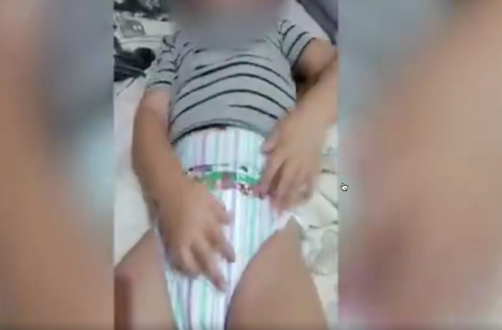 Uma mãe disse que filho de 3 anos que foi atendido pela fonoaudióloga relatou que a “tia” tocava em seu órgão genital