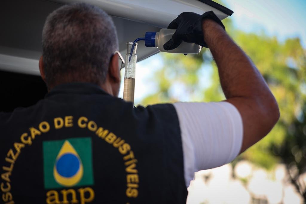 Fiscalização em posto de gasolina no RJ após redução do ICMS- Aline Massuca