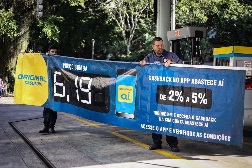 Fiscalização em posto de gasolina no RJ após redução do ICMS- Aline Massuca