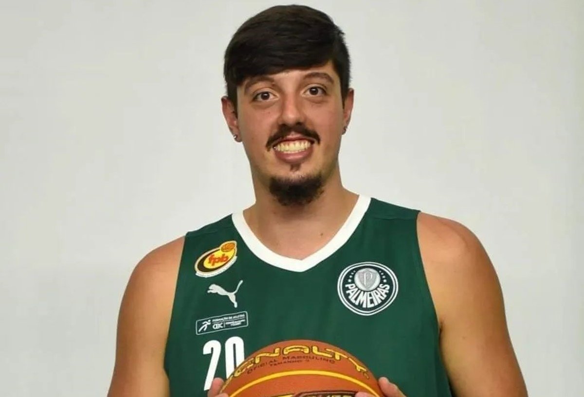 Jogador de basquete do Palmeiras está em estado grave após